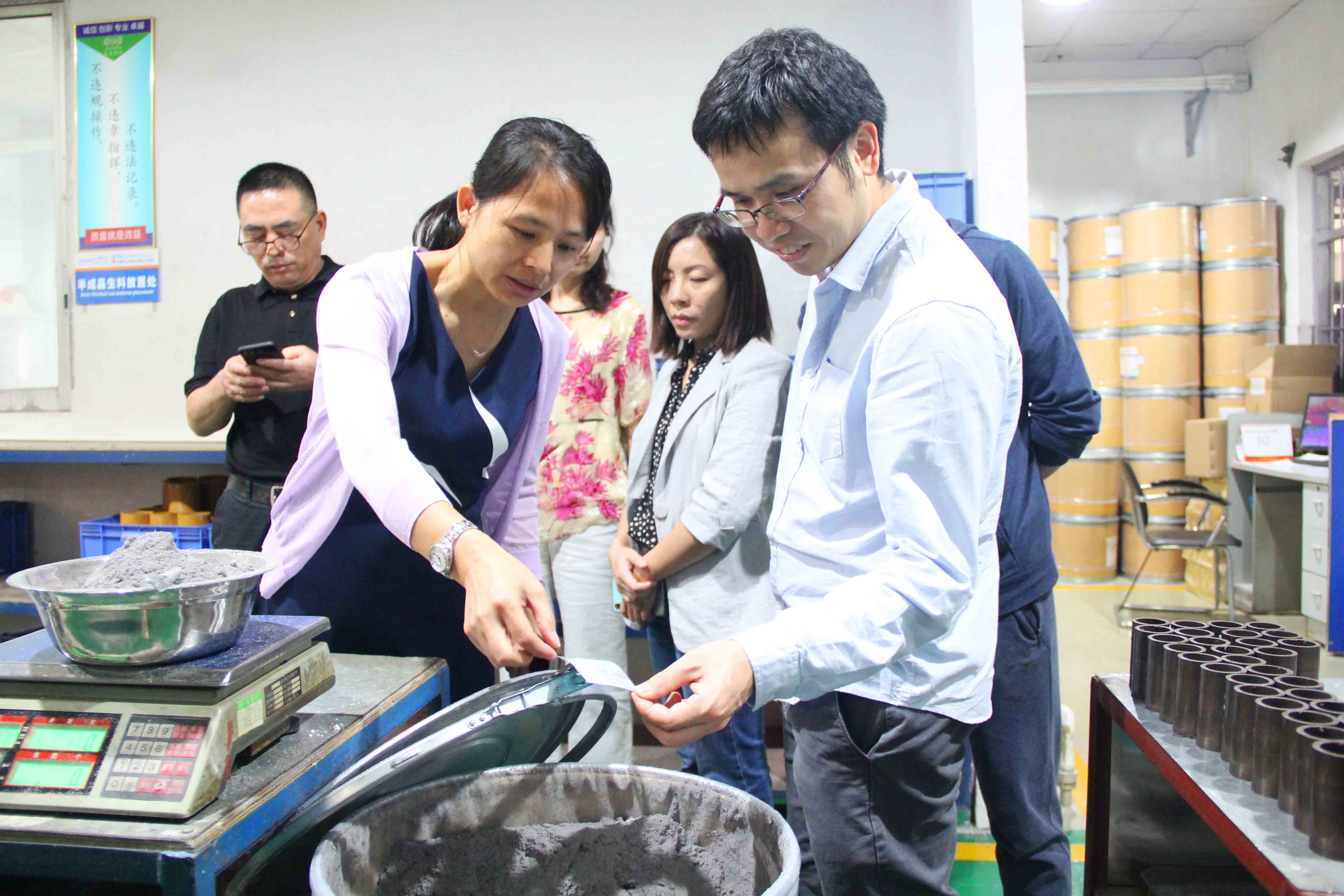 油封制作壓制車間