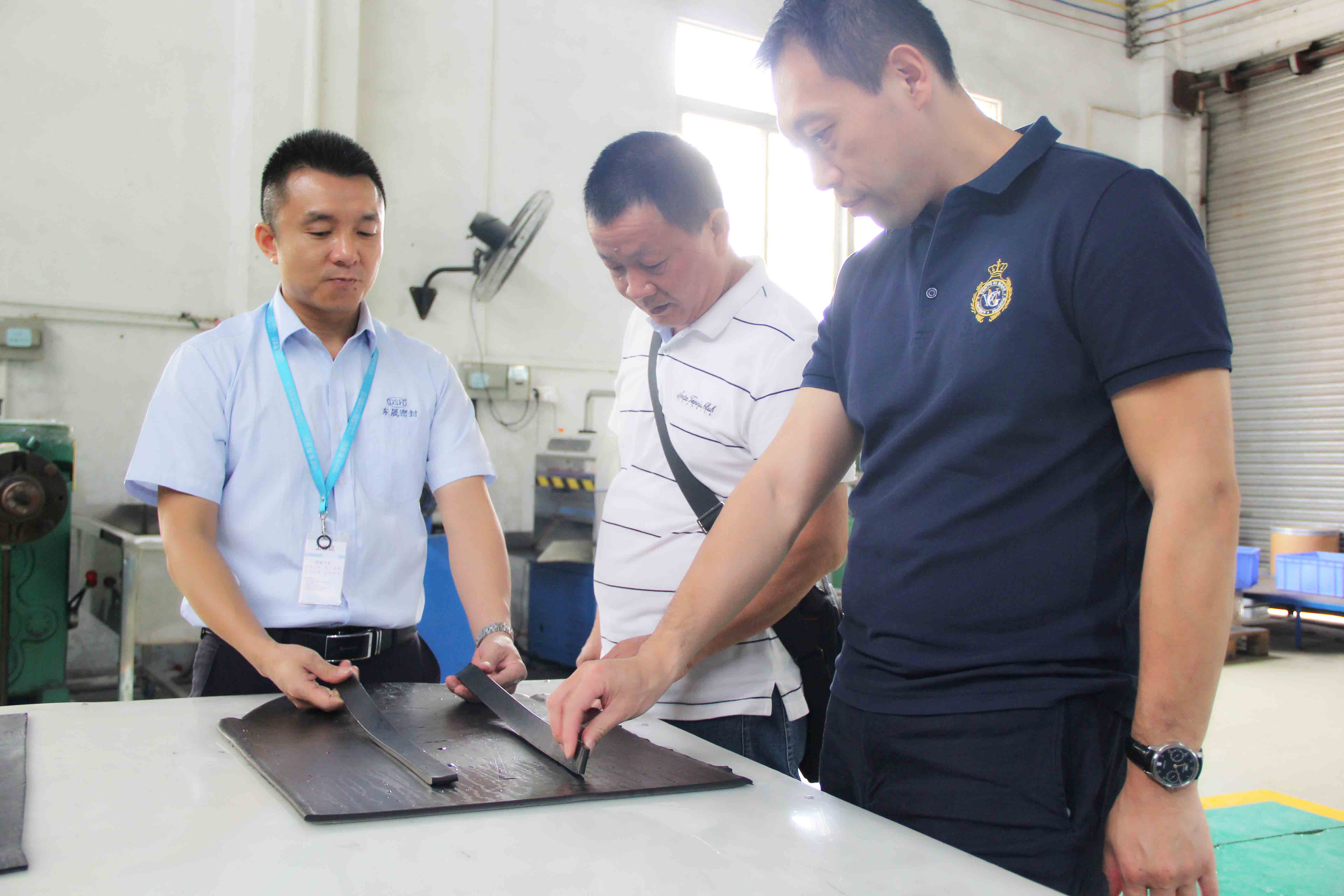 參觀東晟密封制作車間 參觀東晟密封制作車間