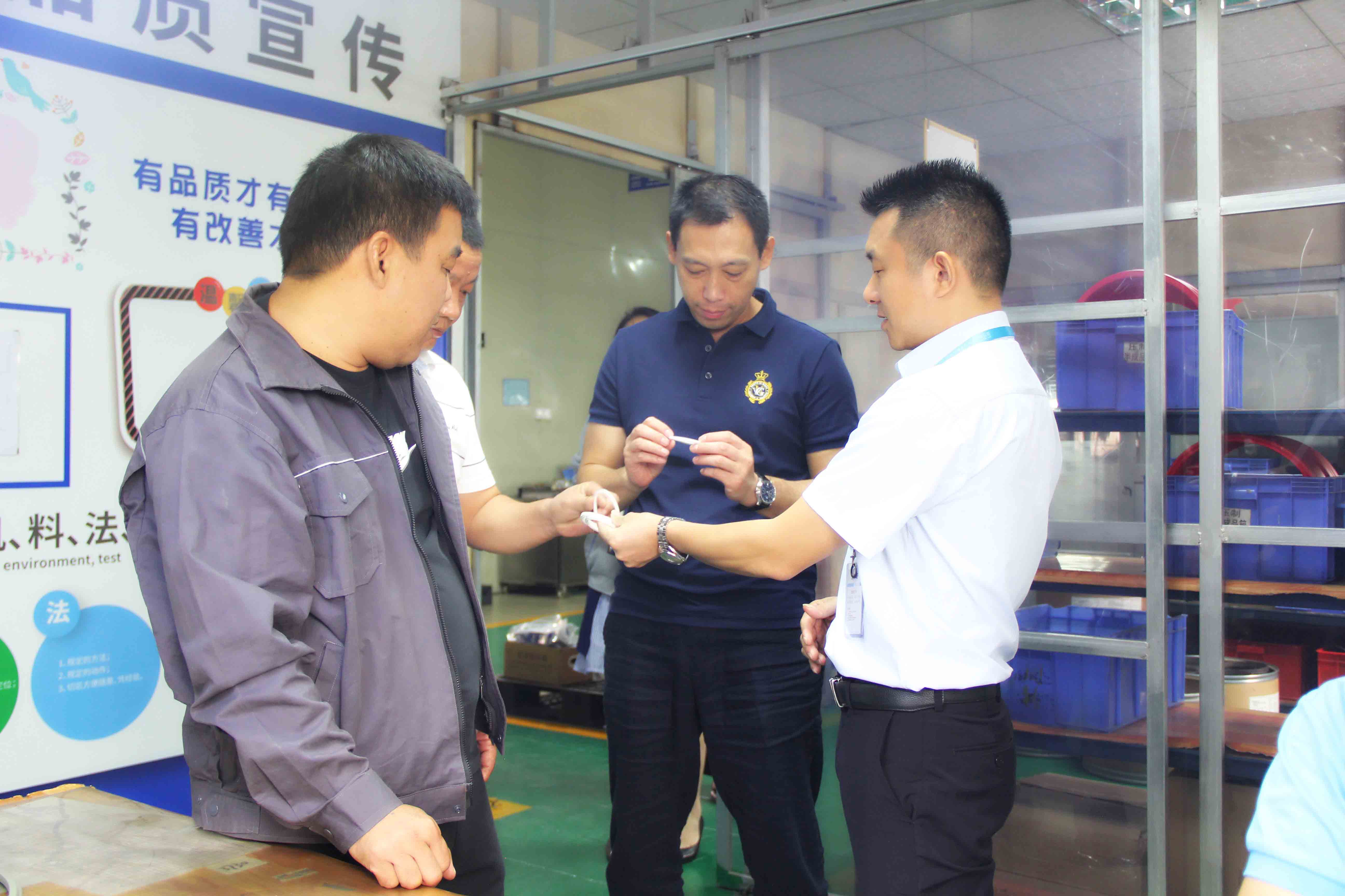 參觀油封成品檢測部門 參觀油封成品檢測部門